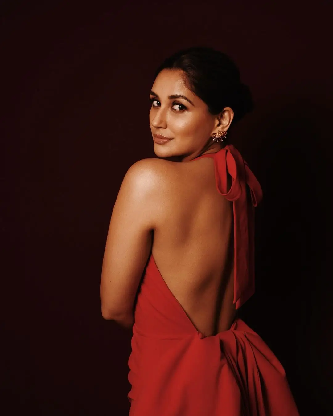 BOLLYWOOD ACTRESS NIKITA DUTTA IMAGES IN MAROON GOWN